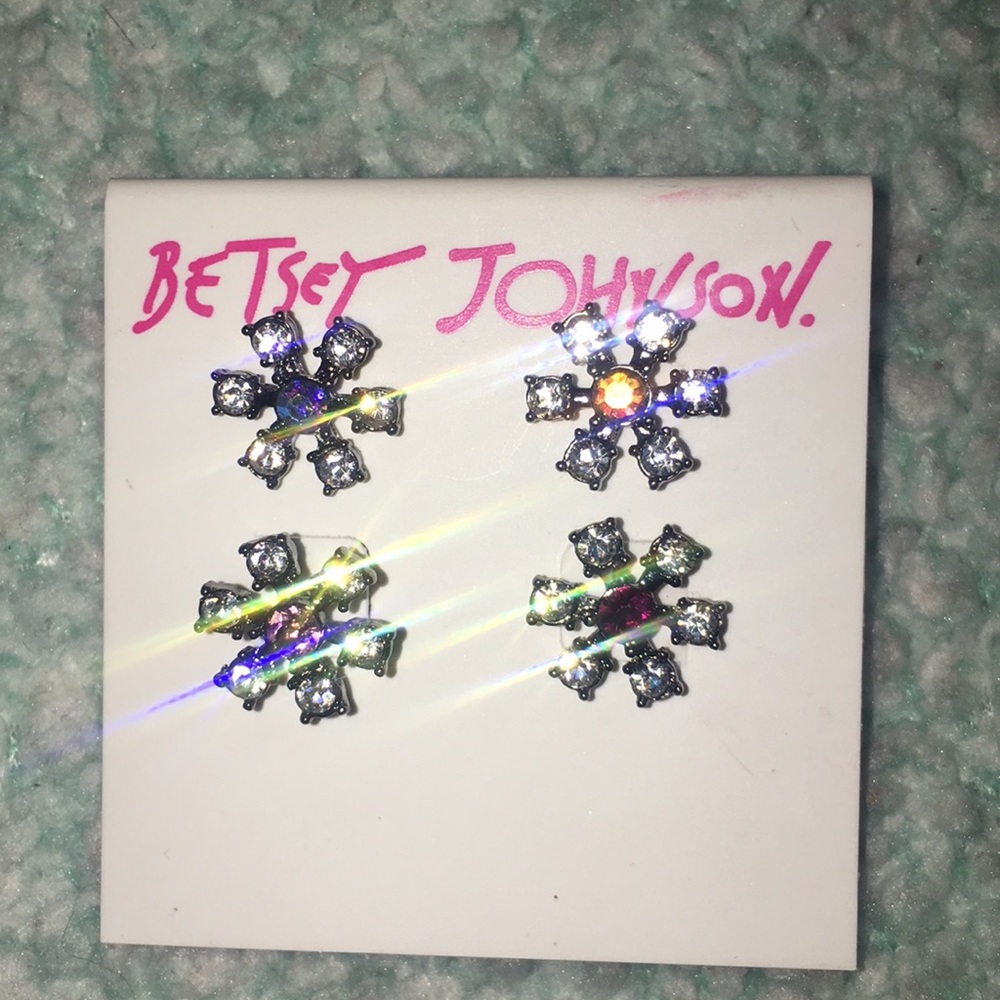 Betsey Johnson | Flower rhinestone stud earrings